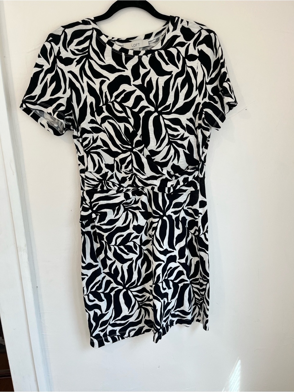 LOFT Black and White Short Sleeve Tropical Printed Dress